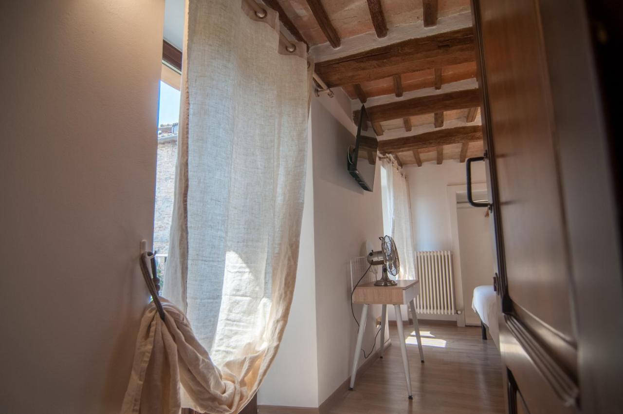 Отель Umbrian Concierge - La Casa Dei Pellari Перуджа Экстерьер фото
