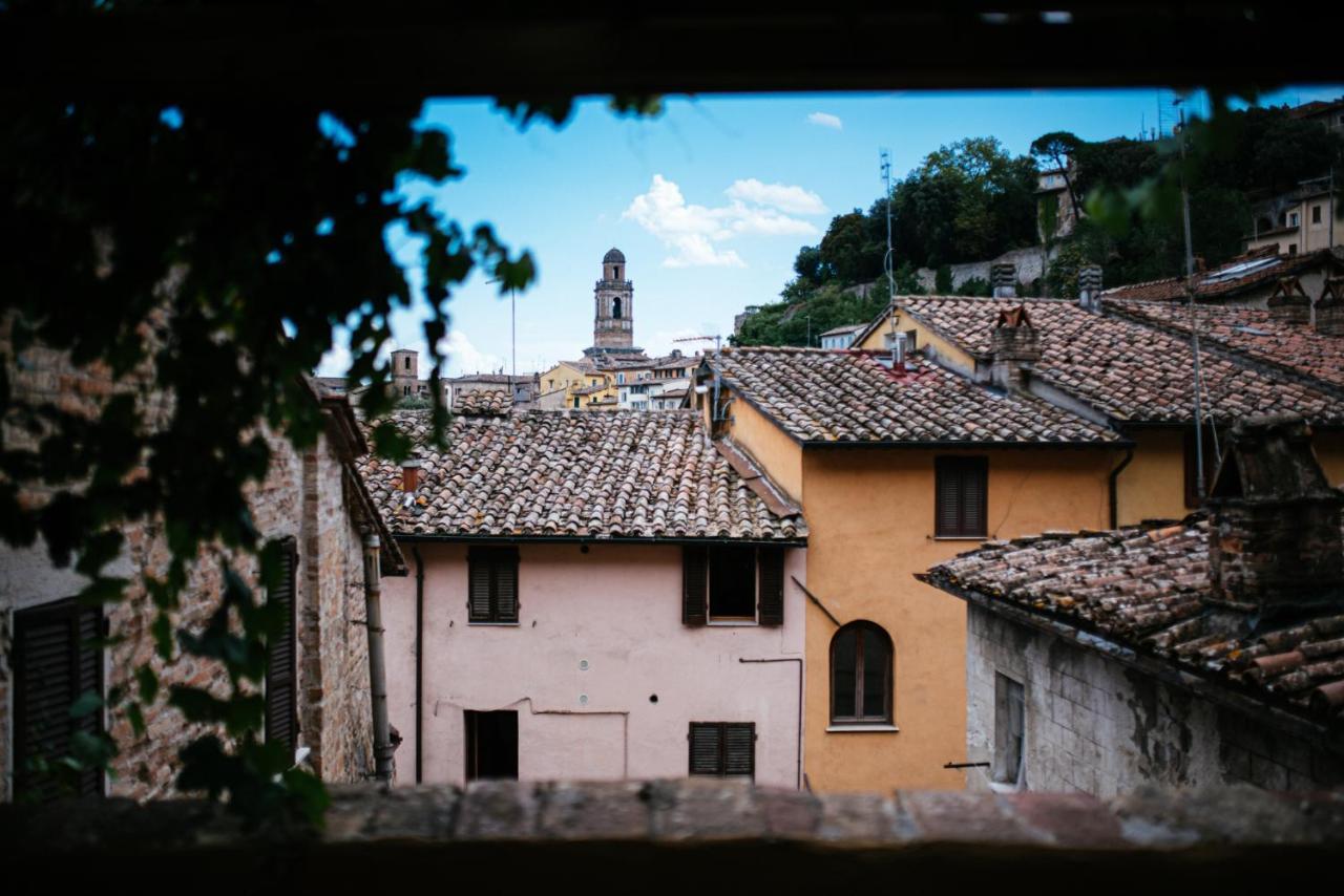 Отель Umbrian Concierge - La Casa Dei Pellari Перуджа Экстерьер фото