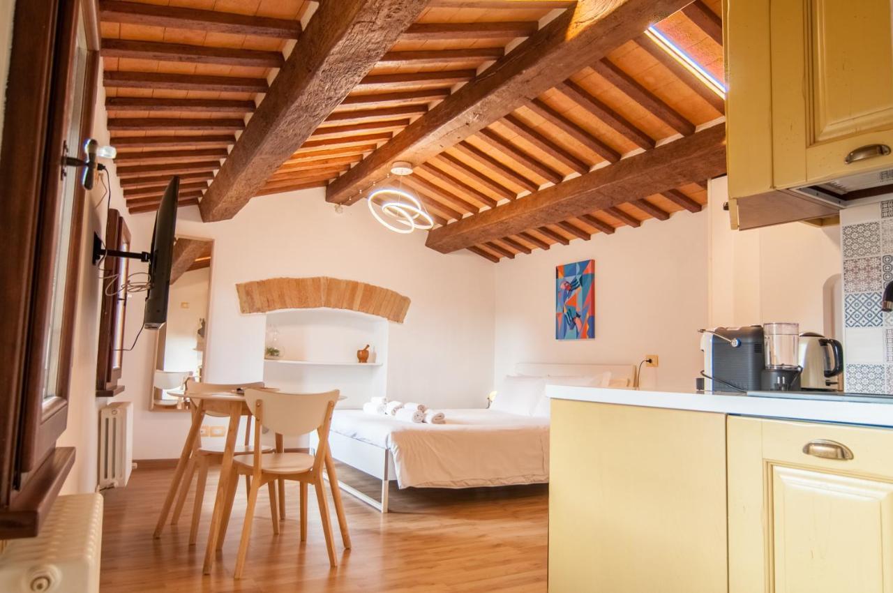 Отель Umbrian Concierge - La Casa Dei Pellari Перуджа Экстерьер фото