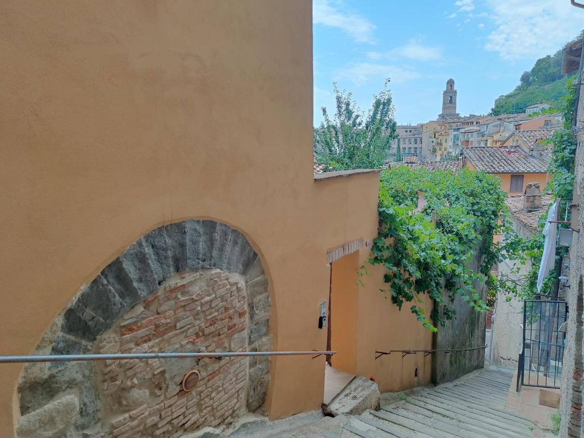 Отель Umbrian Concierge - La Casa Dei Pellari Перуджа Экстерьер фото