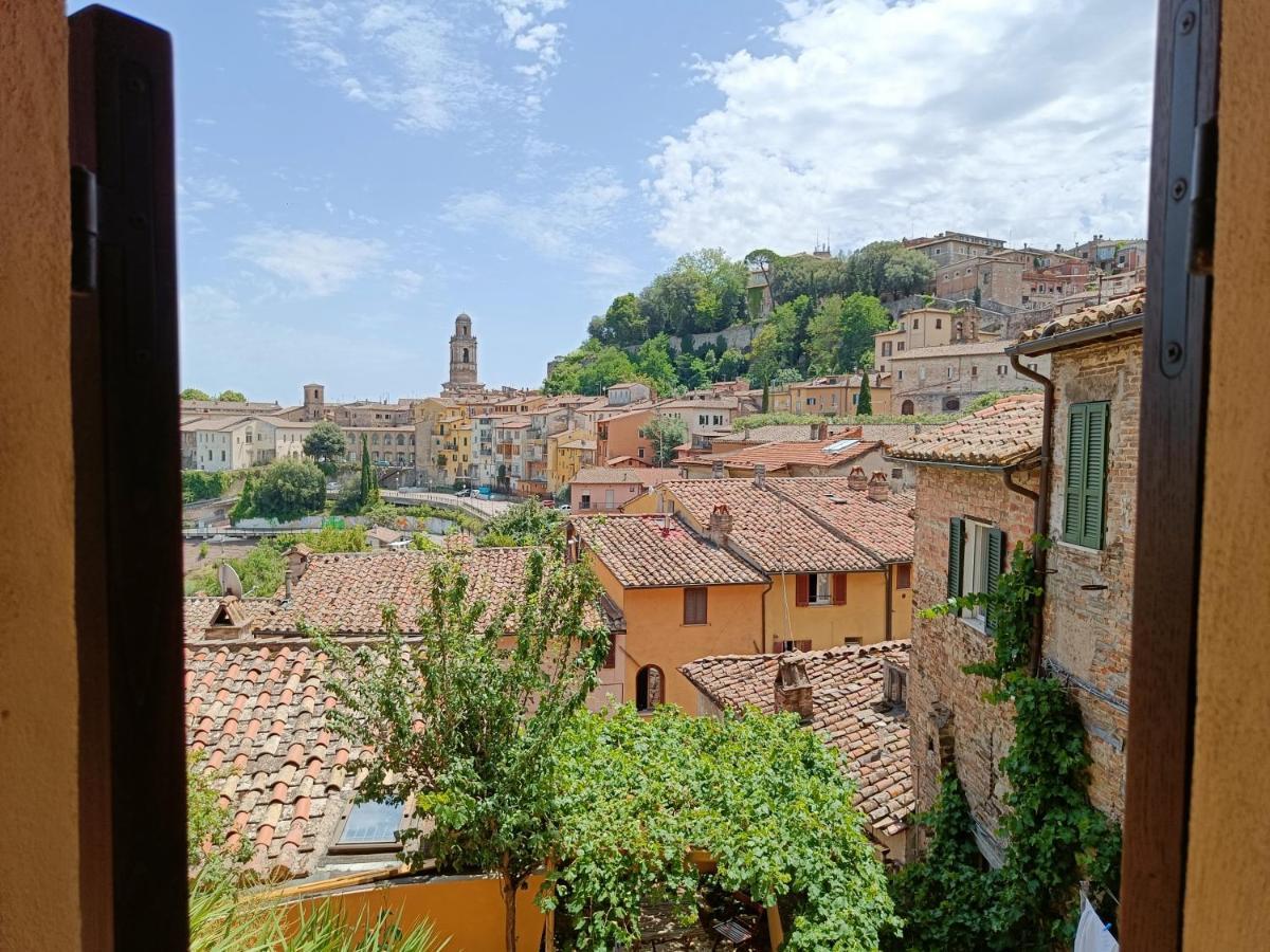 Отель Umbrian Concierge - La Casa Dei Pellari Перуджа Экстерьер фото