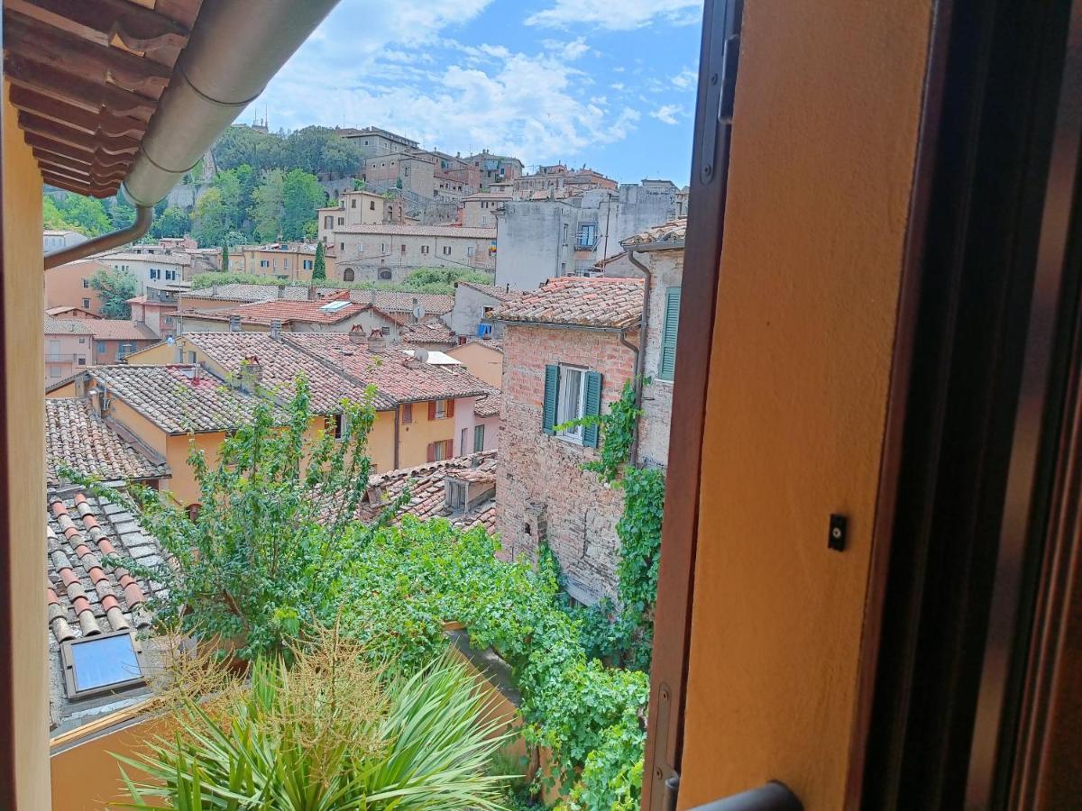 Отель Umbrian Concierge - La Casa Dei Pellari Перуджа Экстерьер фото