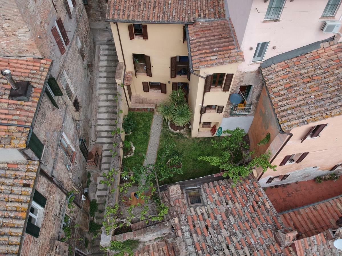 Отель Umbrian Concierge - La Casa Dei Pellari Перуджа Экстерьер фото