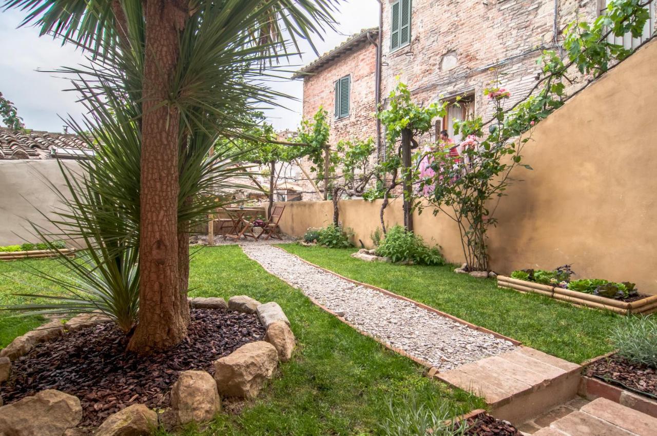 Отель Umbrian Concierge - La Casa Dei Pellari Перуджа Экстерьер фото